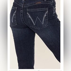 Wrangler’s Q-Baby mid-rise dark wash Sara Ultimate Riding Jeans size 26/1x34 new